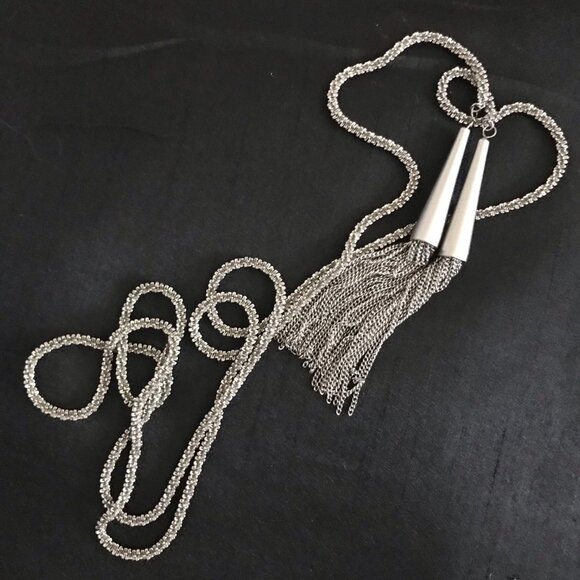 Kendra Scott Phara Lariat Necklance in Silver. - Picture 5 of 5